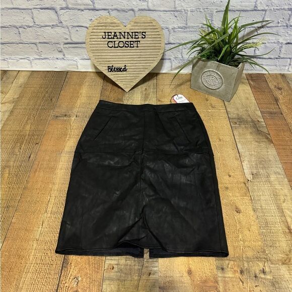 CAbi Vegan Leather Stretchy Skirt Size 2 Style Number 509 NWT - Picture 9 of 13